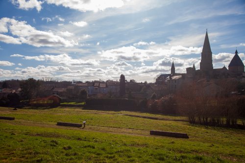 Collégiale vue du parc de la Mairie