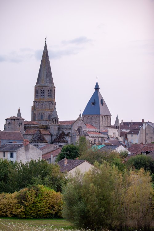 Collégiale vu du parc de la Mairie